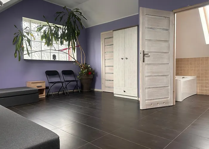 Roz فيلة Mosty (Puck)