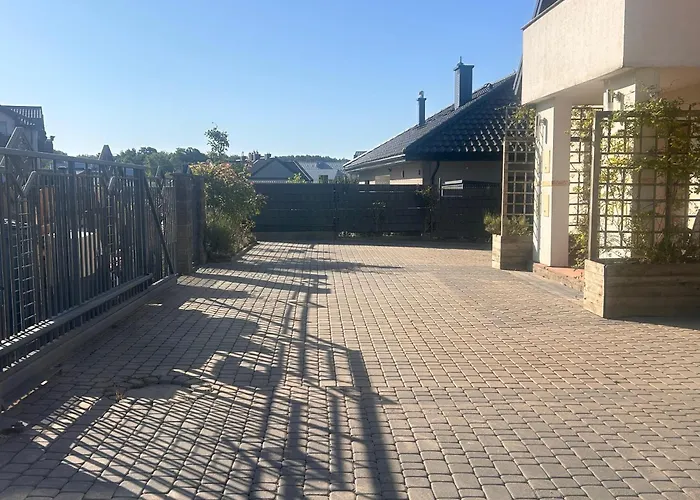 Roz فيلة Mosty (Puck)